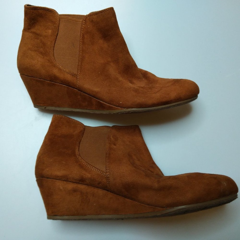 ARABELLA BROWN SUEDE HEELED BOOTIES - Picture 3 of 7